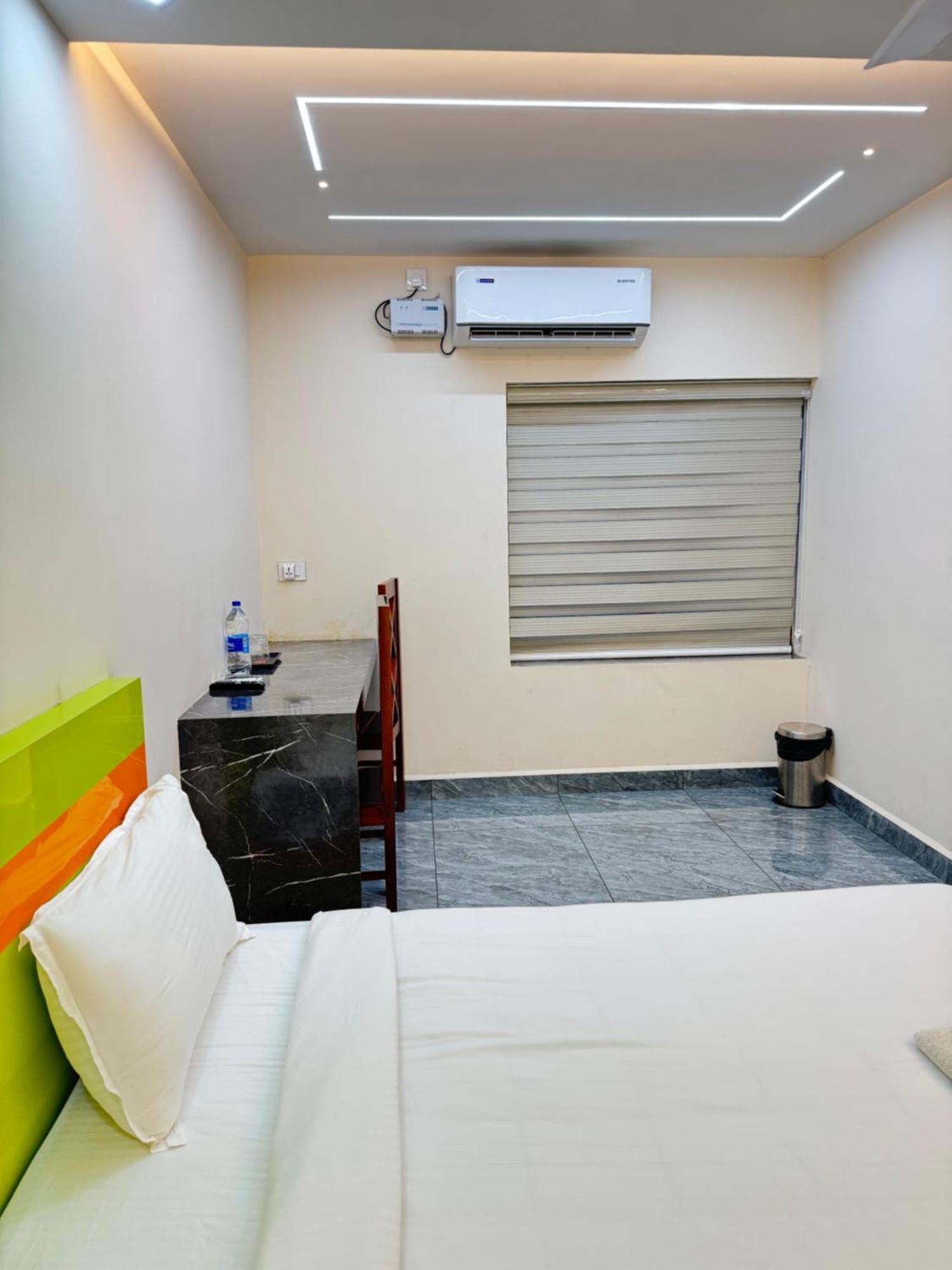 Hotel Krishnakripa Premium Residency à Kochi Extérieur photo